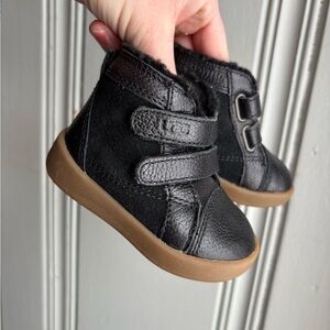 2/3C Infant UGG Black Leather Kids Shoes Velcro Straps with Brown Gum Bottom